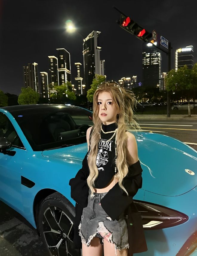量都这么高的吗？仙女也就长这样吧冰球突破小米SU7的美女车主质(图10)