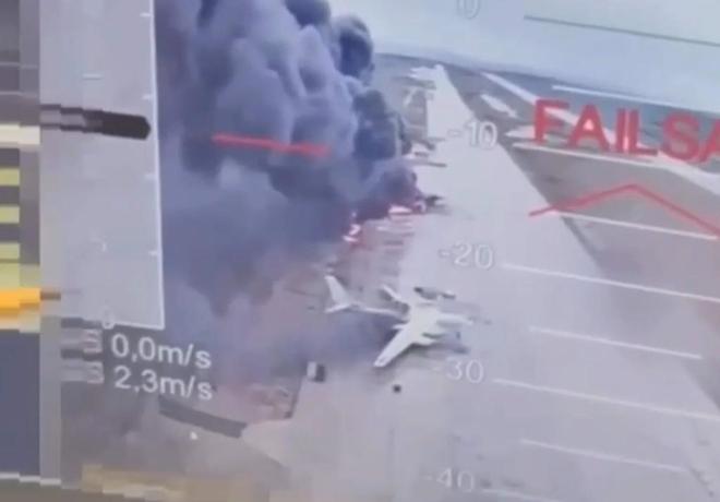 炸机被命中起火爆炸 乌特别军事行动建奇功冰球突破爆百万大奖木马屠城！41架战略轰(图3)